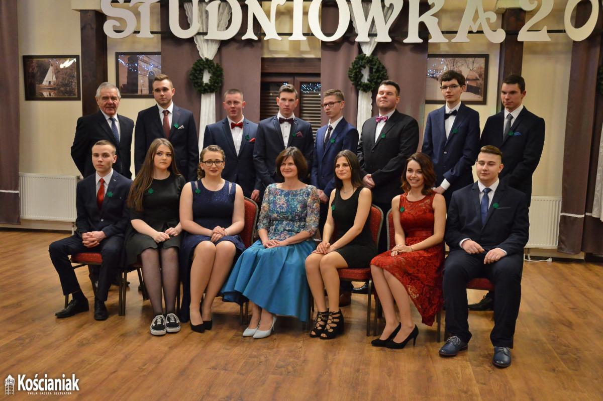 Zabawa studniówkowa w 
