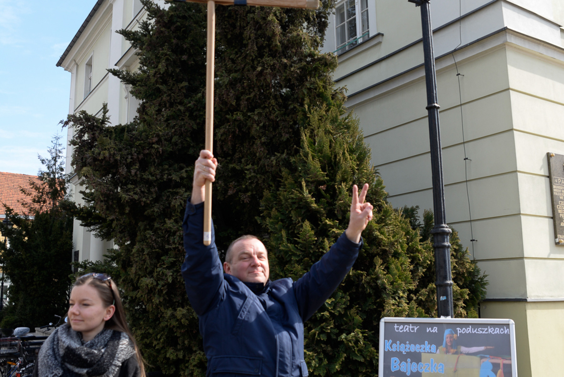 Manifestacja na Rynku popierająca nauczycieli