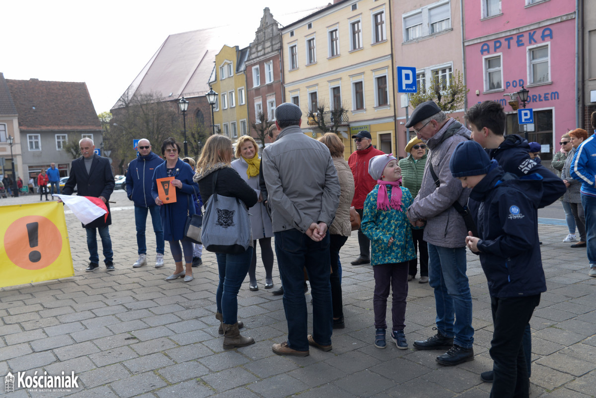 Manifestacja na Rynku popierająca nauczycieli