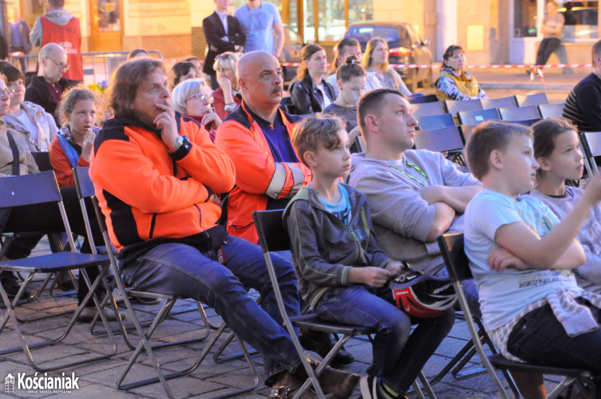 Nocne kino pod gołym niebem