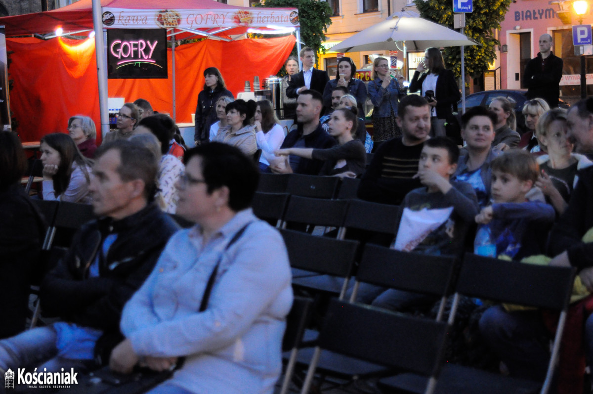 Nocne kino pod gołym niebem