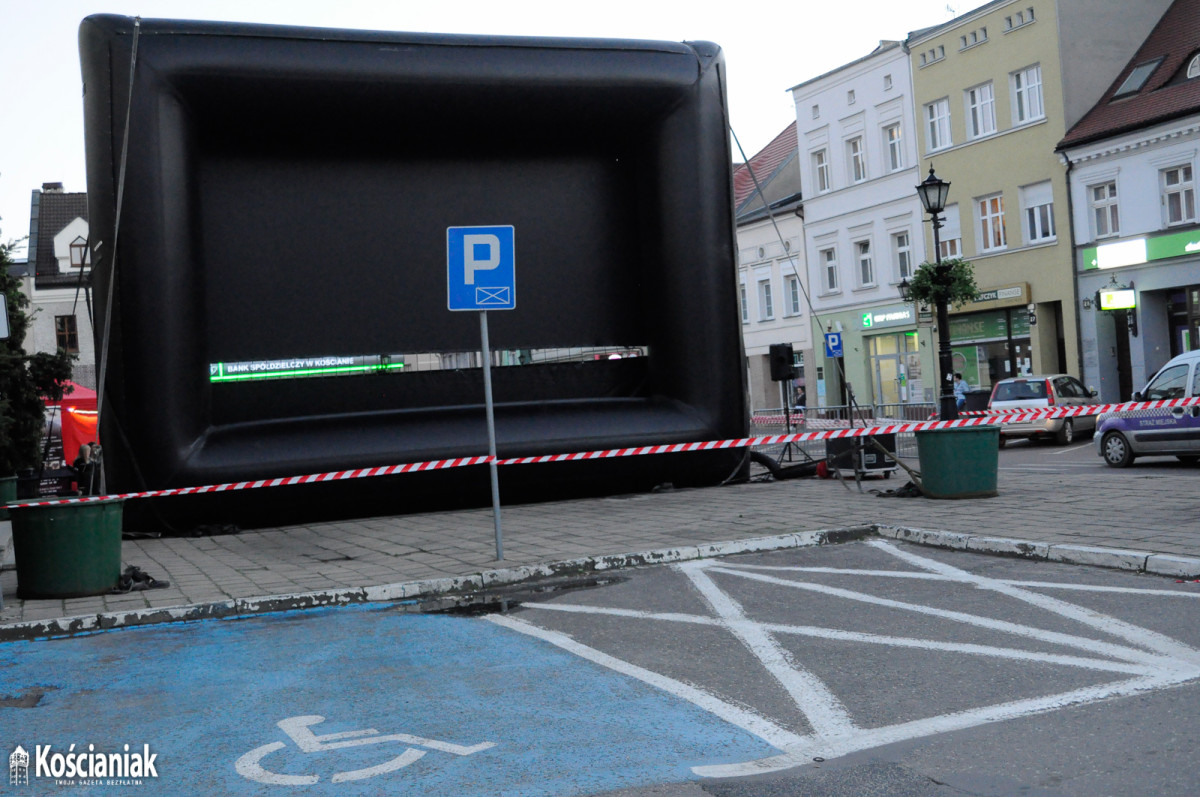 Nocne kino pod gołym niebem