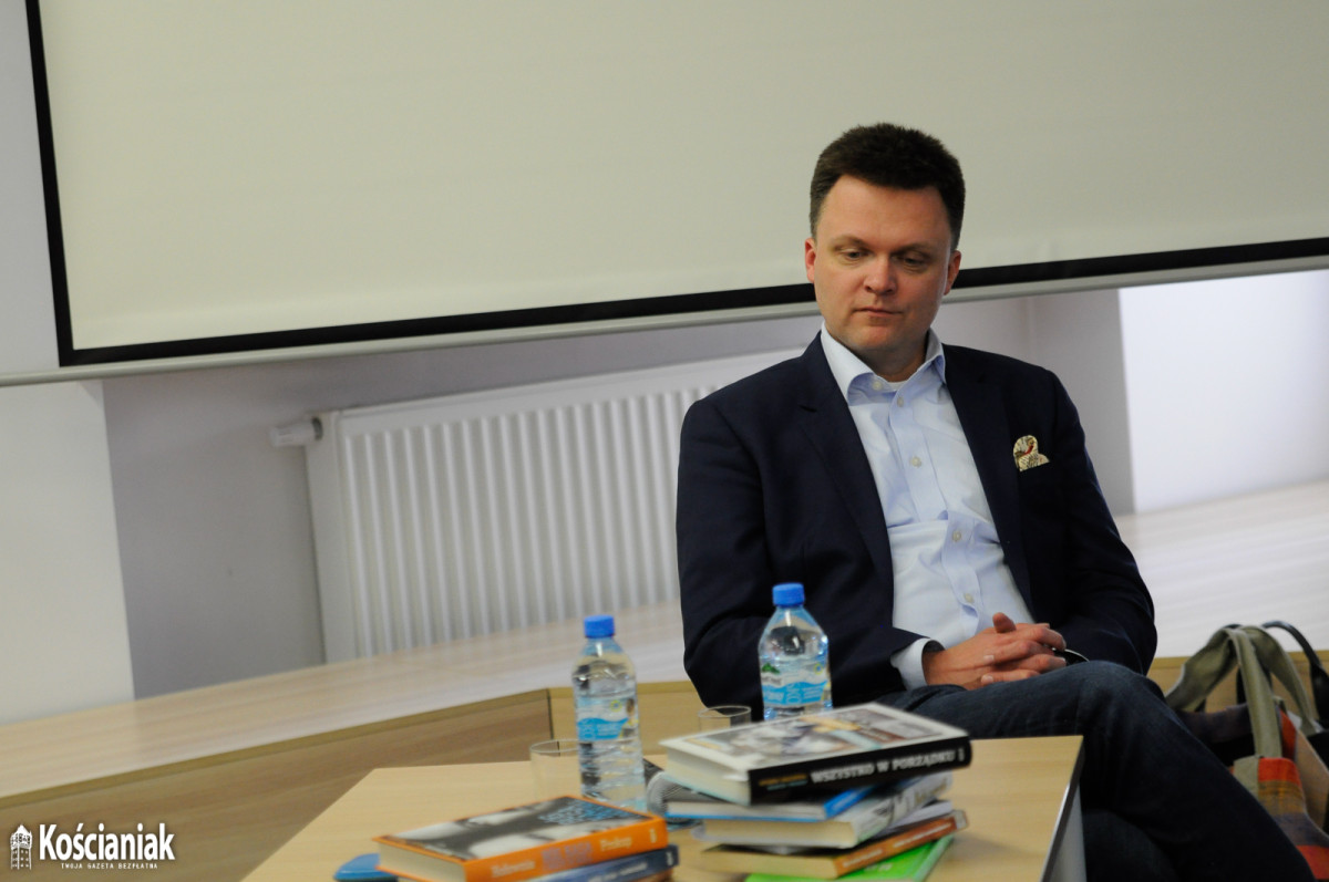 Szymon Hołownia w bibliotece