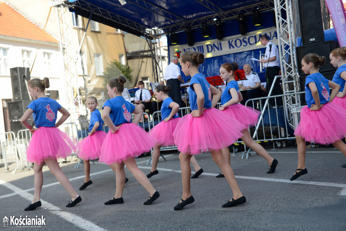 Występ orkiestr i mażoretek