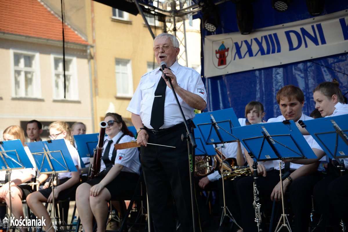 Występ orkiestr i mażoretek