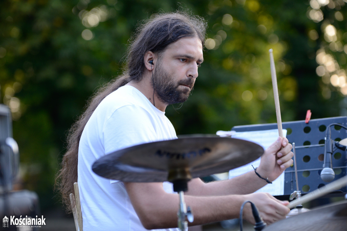 Plenerowy koncert nad Obrą