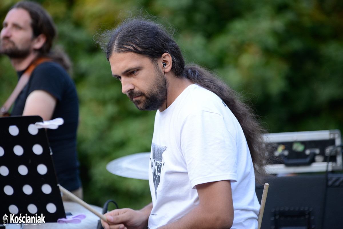 Plenerowy koncert nad Obrą