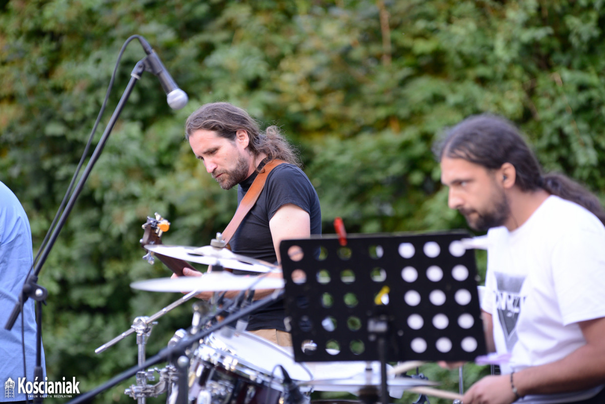 Plenerowy koncert nad Obrą