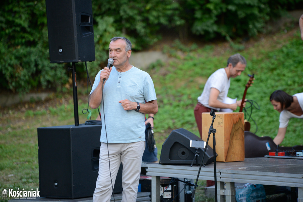 Plenerowy koncert nad Obrą