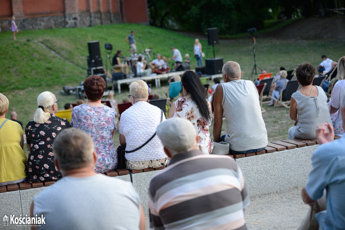 Plenerowy koncert nad Obrą