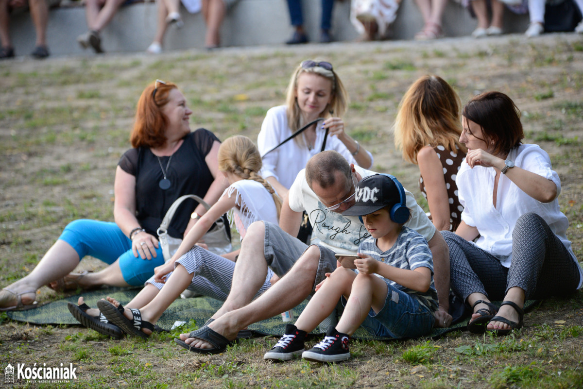 Plenerowy koncert nad Obrą