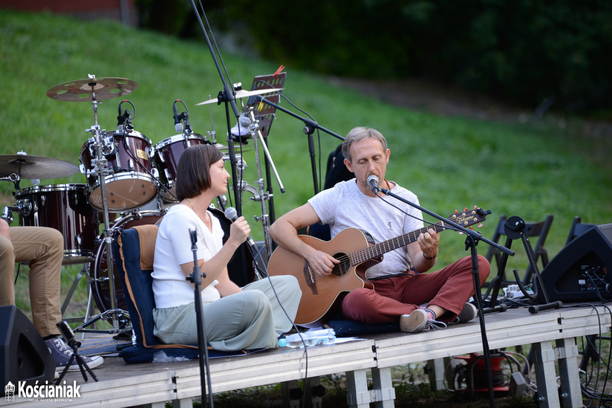 Plenerowy koncert nad Obrą
