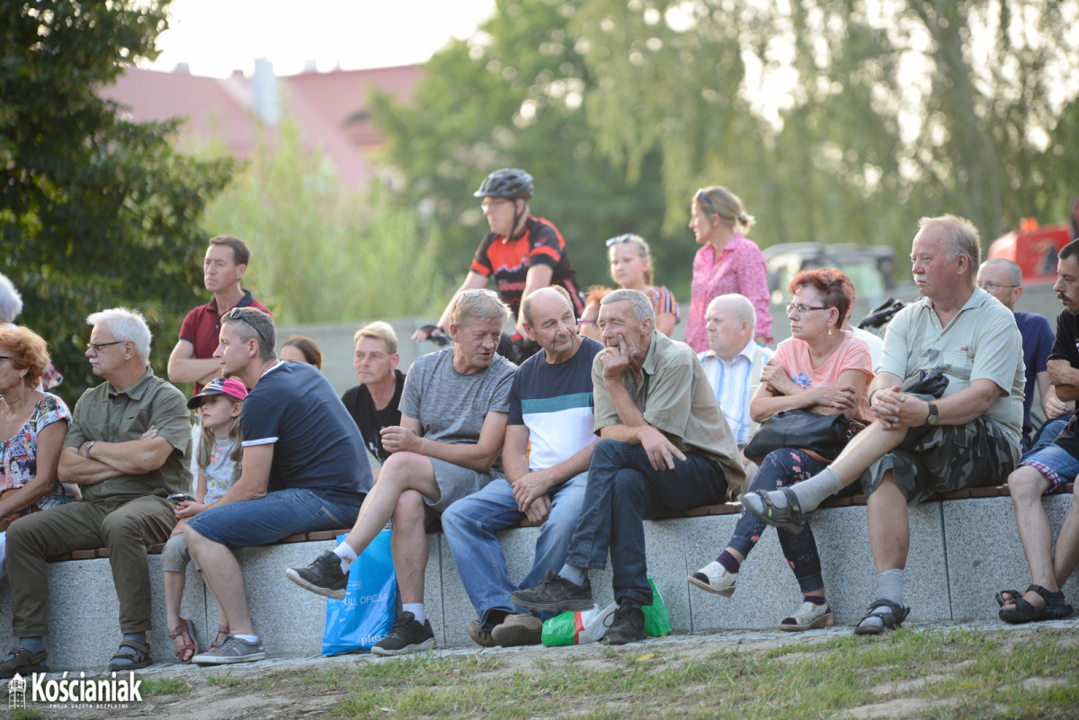 Plenerowy koncert nad Obrą