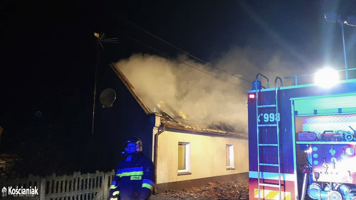 Strażacy ze Śmigla i Kościana gasili pożar w Popowie Starym