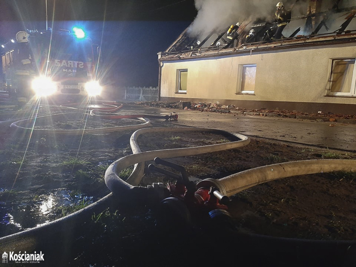 Strażacy ze Śmigla i Kościana gasili pożar w Popowie Starym