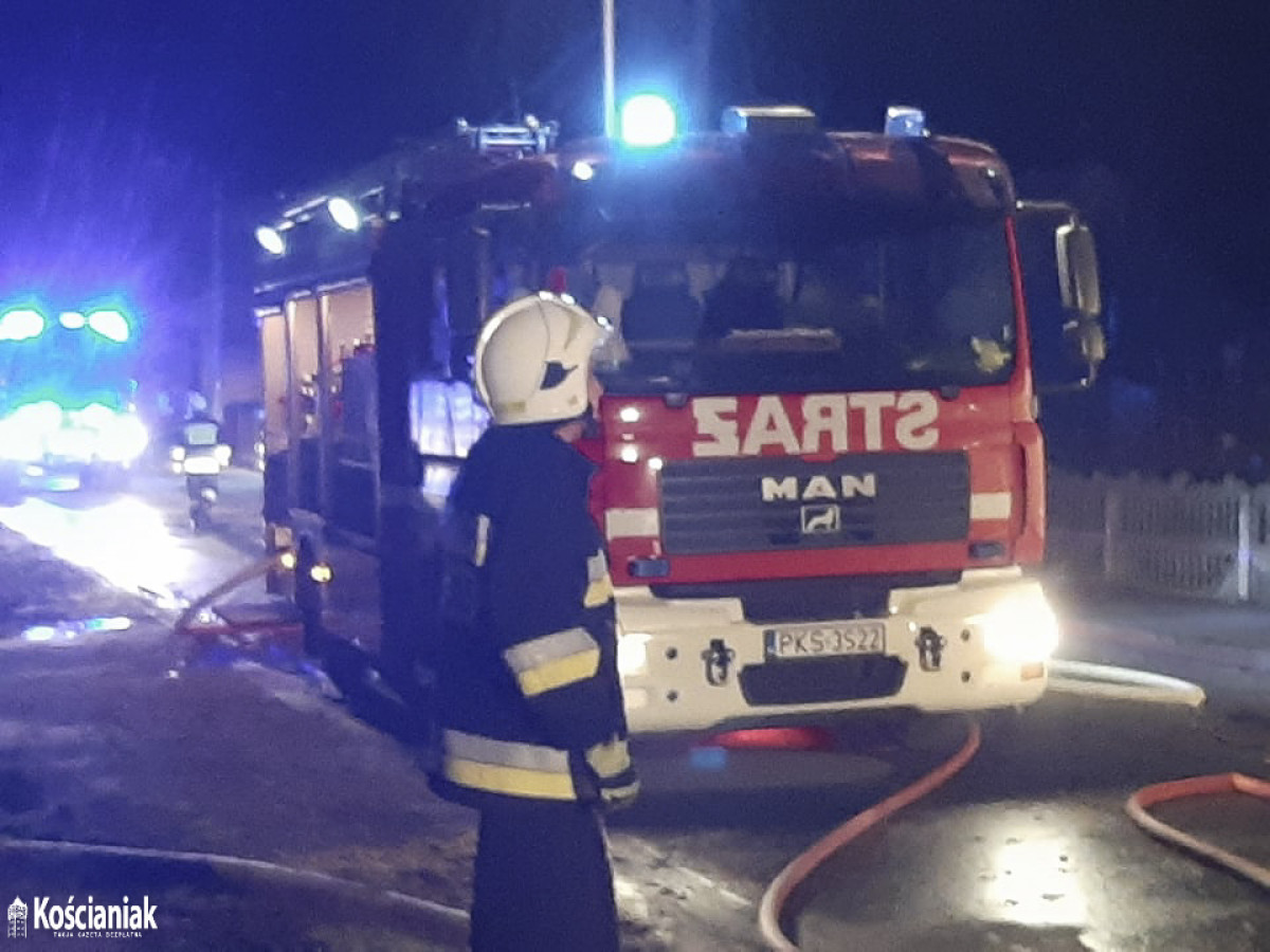 Strażacy ze Śmigla i Kościana gasili pożar w Popowie Starym