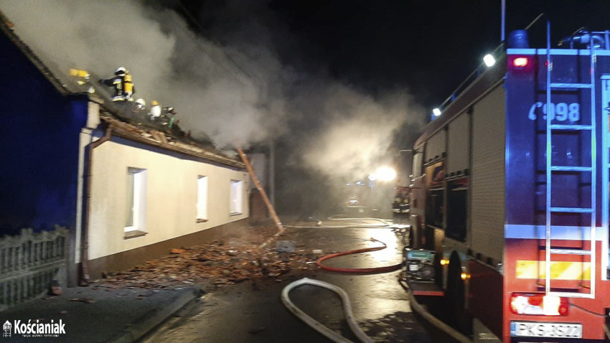 Strażacy ze Śmigla i Kościana gasili pożar w Popowie Starym