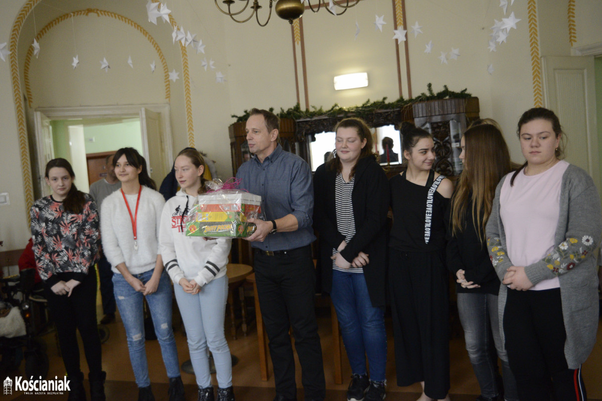 Uczniowie z Czacza odwiedzili Dom Pomocy w Jarogniewicach