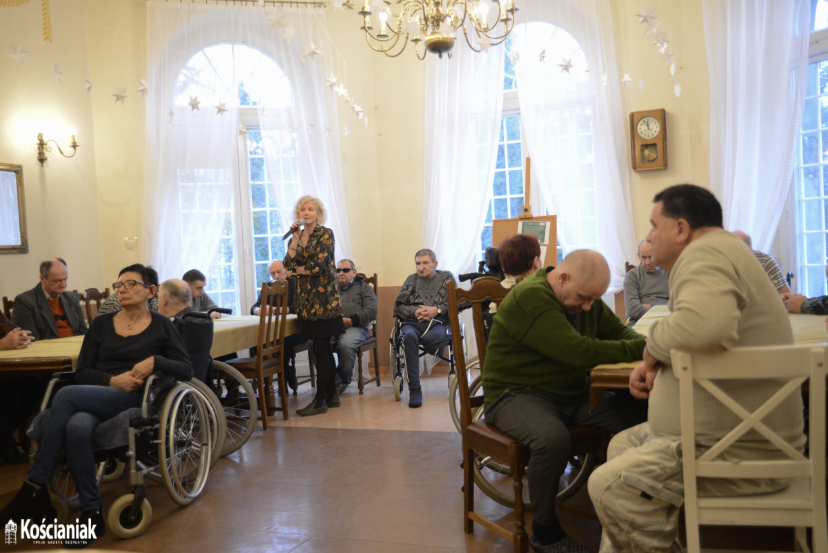 Uczniowie z Czacza odwiedzili Dom Pomocy w Jarogniewicach