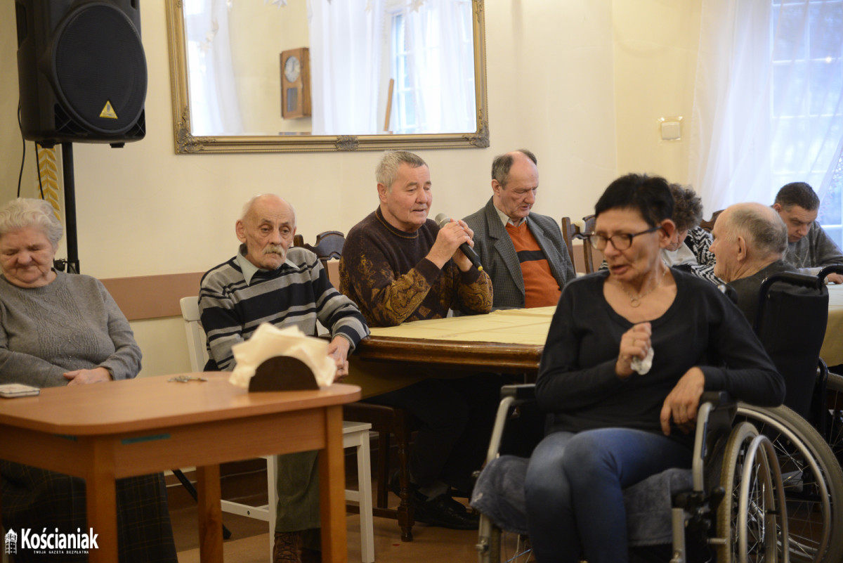 Uczniowie z Czacza odwiedzili Dom Pomocy w Jarogniewicach