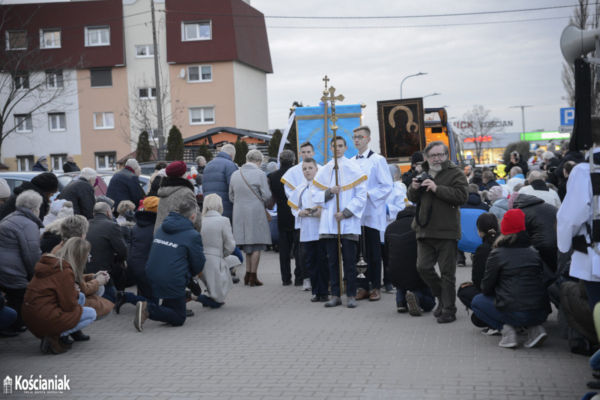 Parafia św. Boromeusza przejęła obraz Matki Boskiej [ZDJĘCIA]