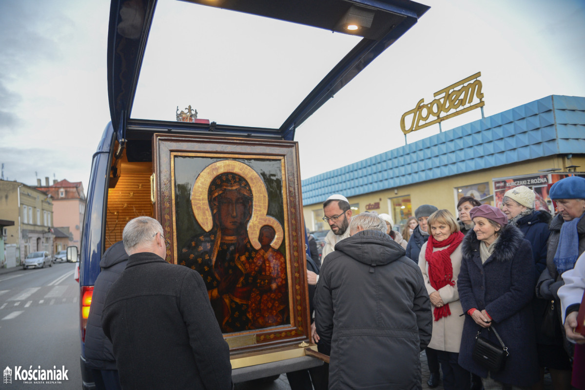 Parafia św. Boromeusza przejęła obraz Matki Boskiej [ZDJĘCIA]