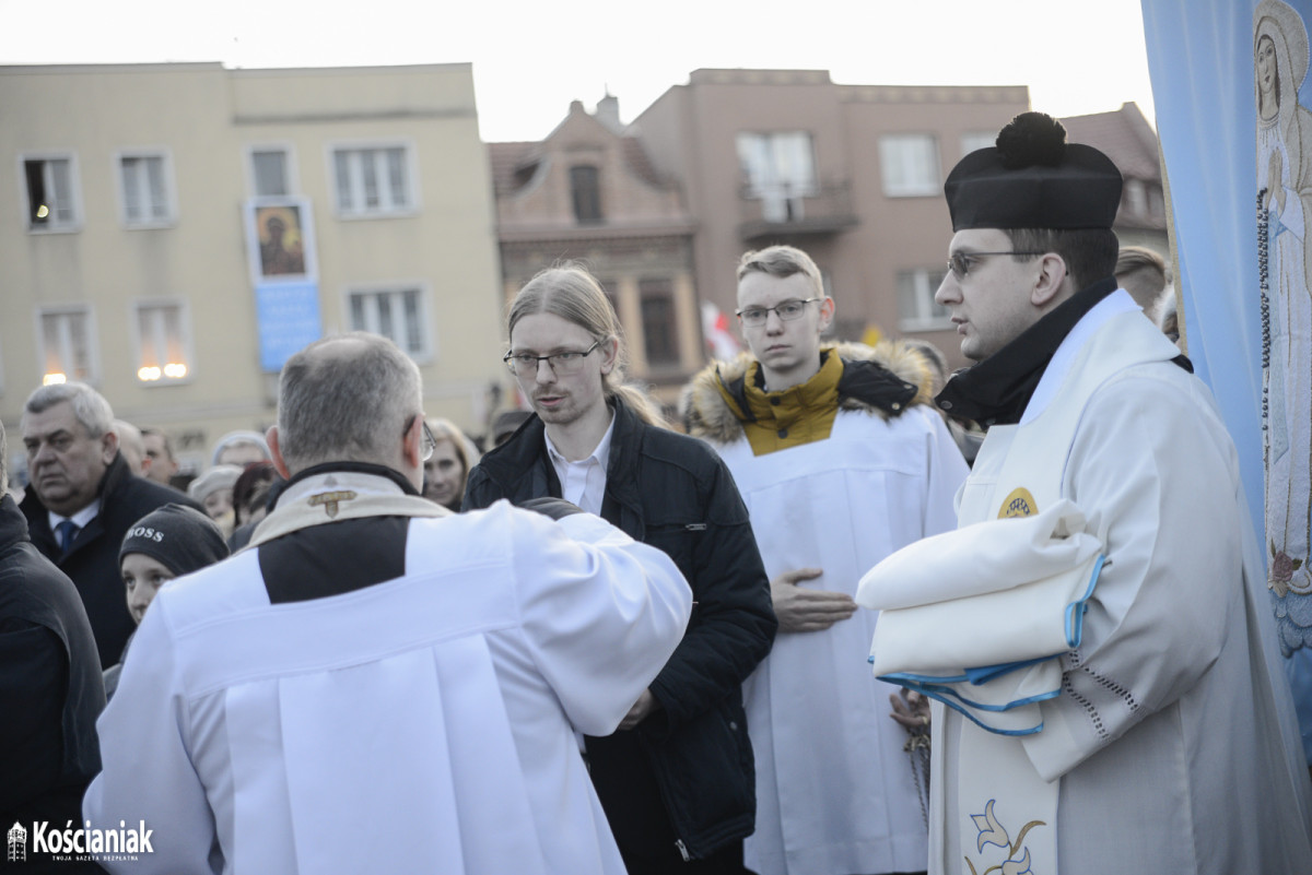 Parafia św. Boromeusza przejęła obraz Matki Boskiej [ZDJĘCIA]