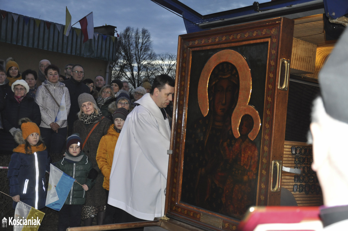 Ostatnia kościańska parafia powitała obraz Matki Boskiej
