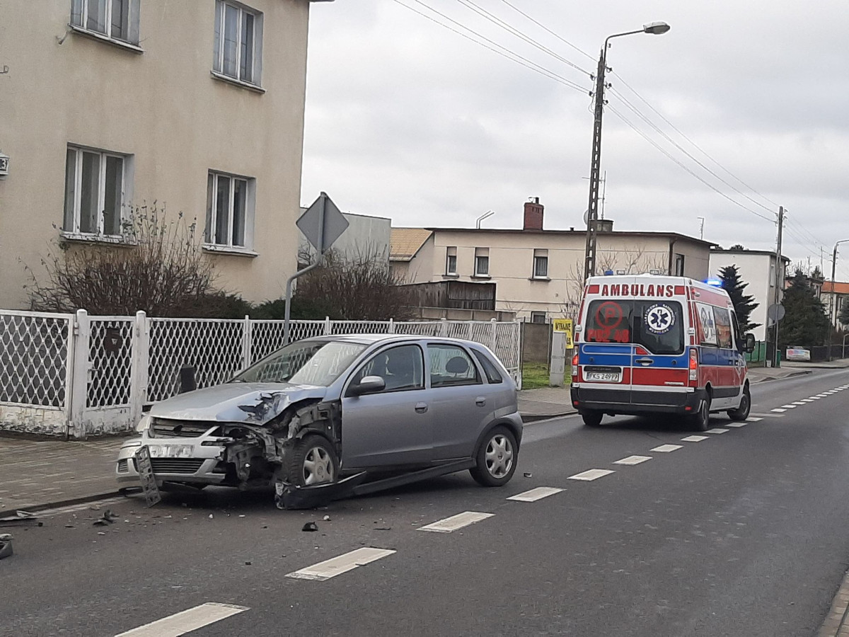 Zderzenie dwóch aut na Szkolnej