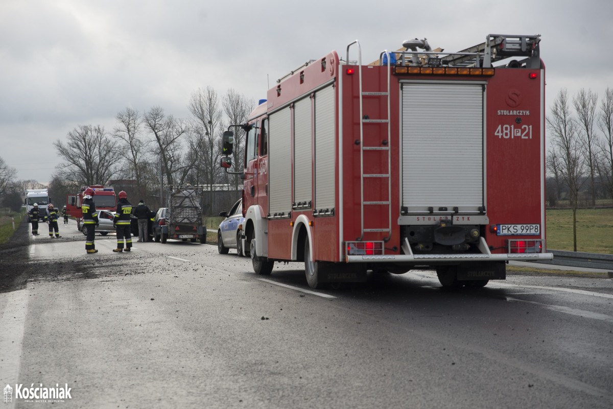 Niebezpieczny manewr i dachowanie na drodze do Racotu