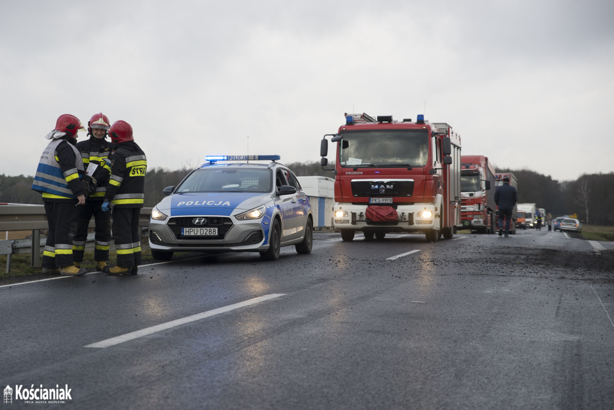 Niebezpieczny manewr i dachowanie na drodze do Racotu