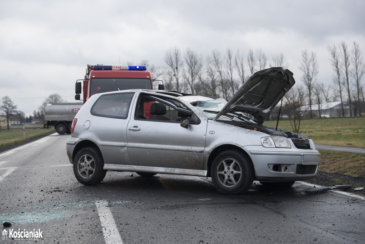 Niebezpieczny manewr i dachowanie na drodze do Racotu