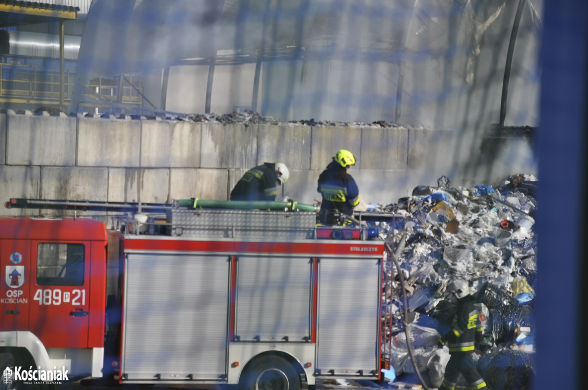 30 zastępów straży pożarnej gasiło pożar śmieci w Piotrowie Pierwszym