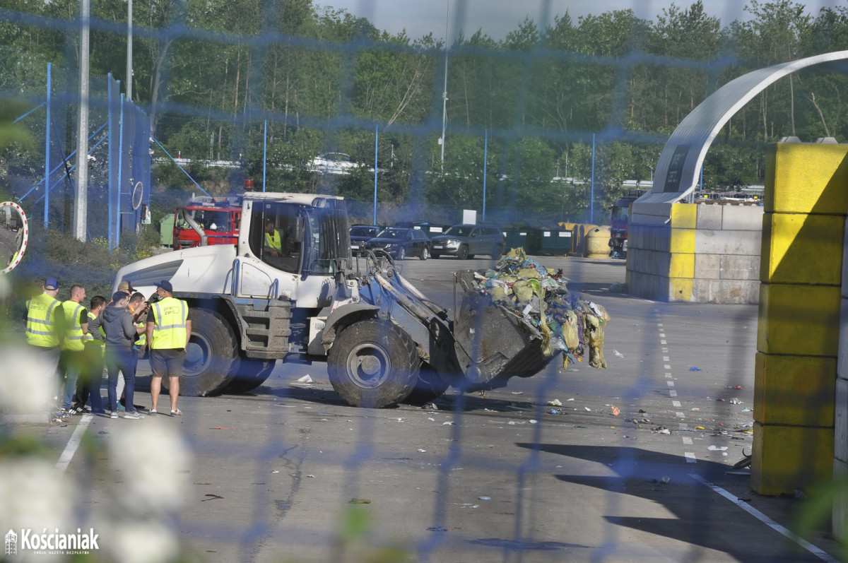 30 zastępów straży pożarnej gasiło pożar śmieci w Piotrowie Pierwszym