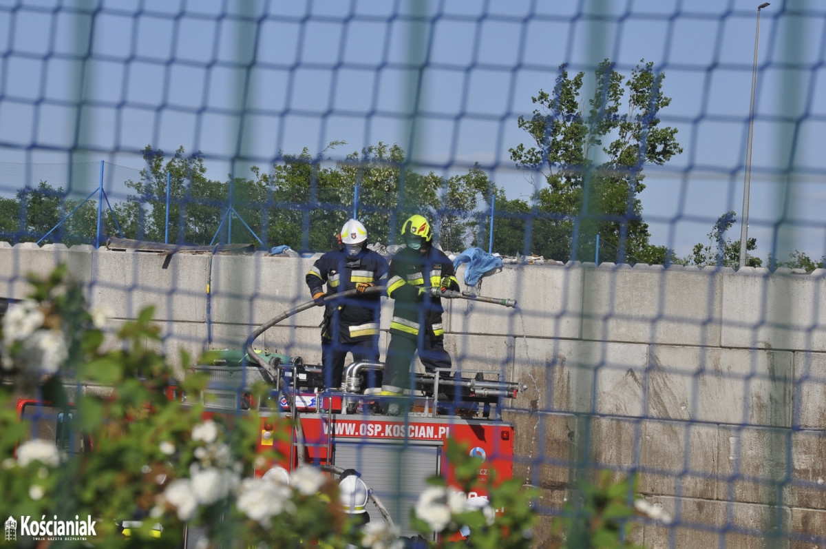 30 zastępów straży pożarnej gasiło pożar śmieci w Piotrowie Pierwszym