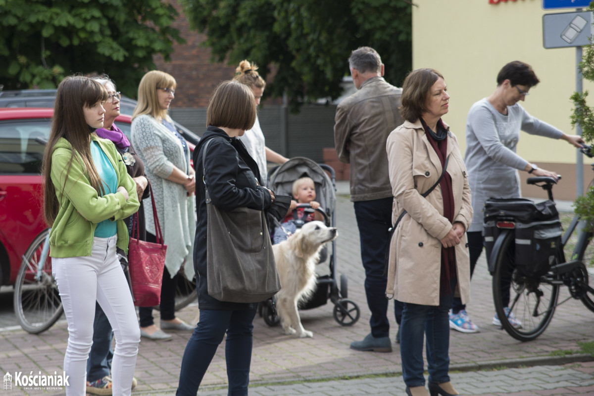 Pikieta przed sądem w Kościanie w obronie sędziego Tulei [ZDJĘCIA]