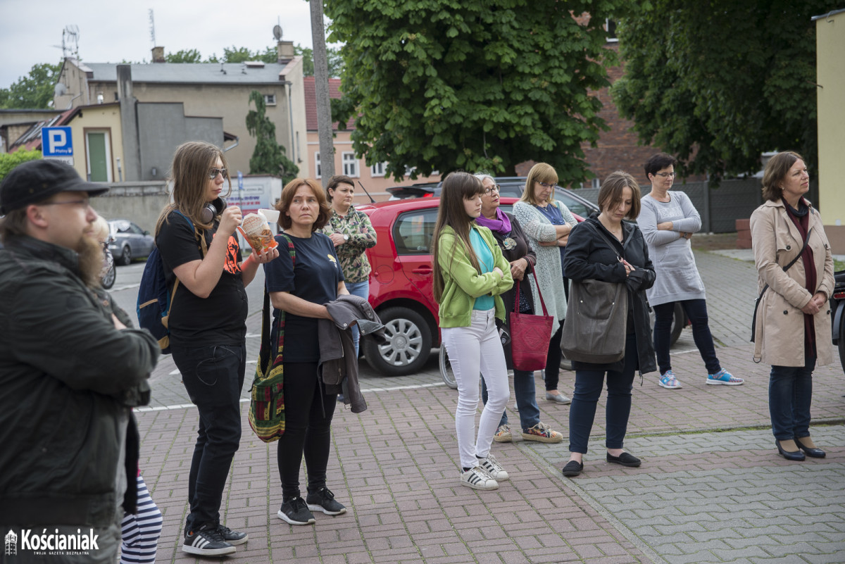 Pikieta przed sądem w Kościanie w obronie sędziego Tulei [ZDJĘCIA]
