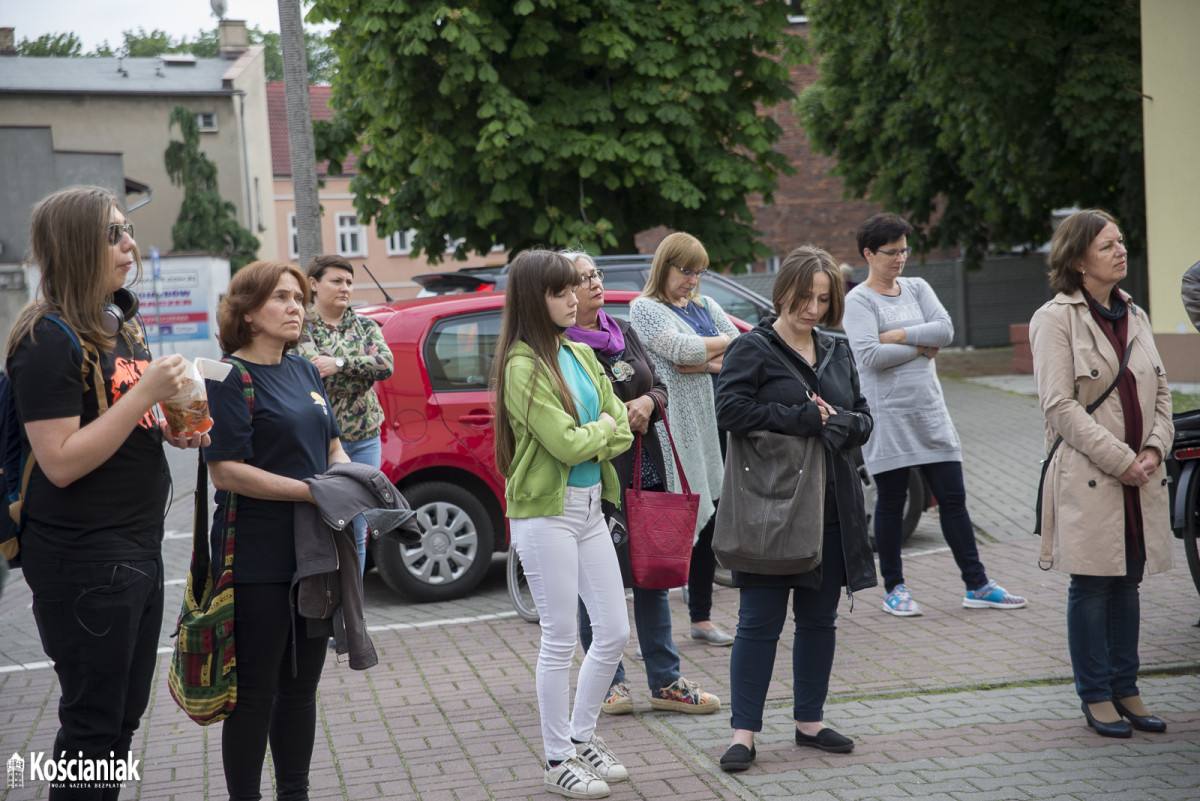 Pikieta przed sądem w Kościanie w obronie sędziego Tulei [ZDJĘCIA]