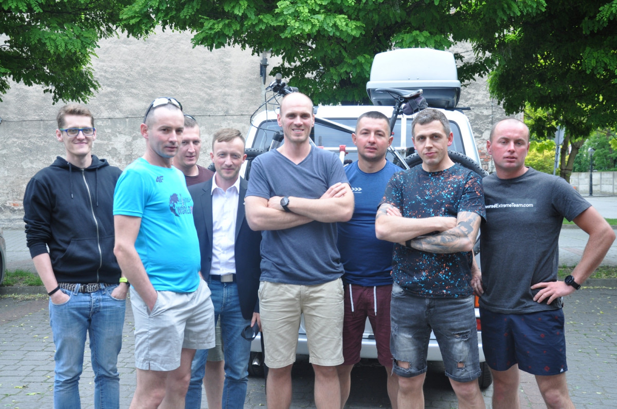 Biegną ze Świnoujścia na Hel w szczytnym celu