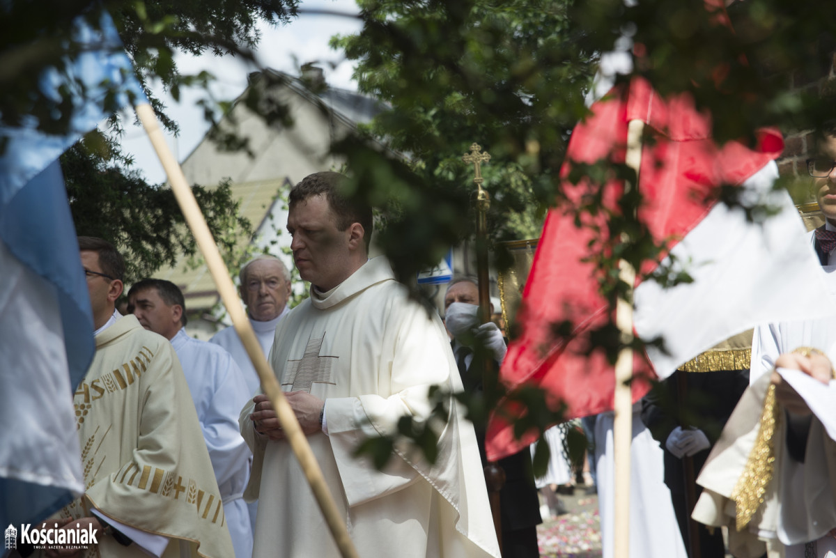 Procesja Bożego Ciała wokół kościoła Ducha Św. w Kościanie [ZDJĘCIA]