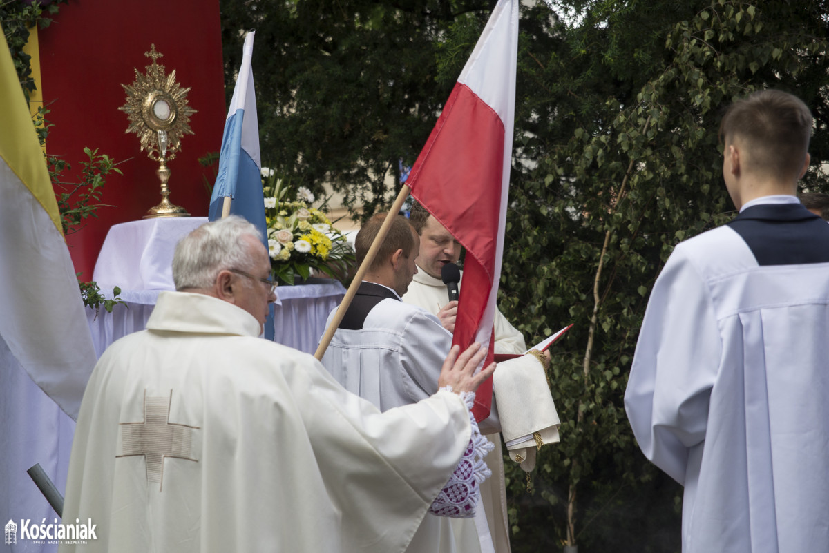 Procesja Bożego Ciała wokół kościoła Ducha Św. w Kościanie [ZDJĘCIA]