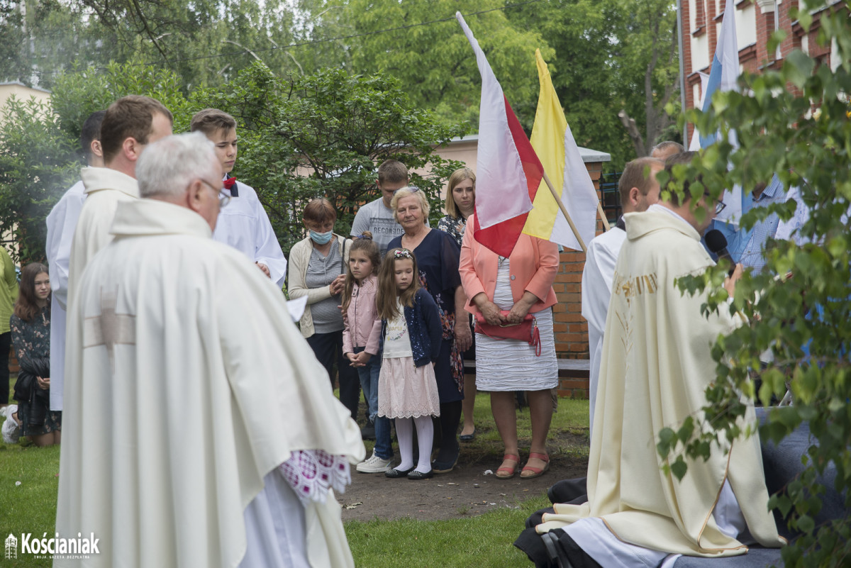 Procesja Bożego Ciała wokół kościoła Ducha Św. w Kościanie [ZDJĘCIA]