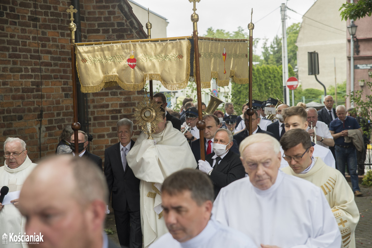 Procesja Bożego Ciała wokół kościoła Ducha Św. w Kościanie [ZDJĘCIA]
