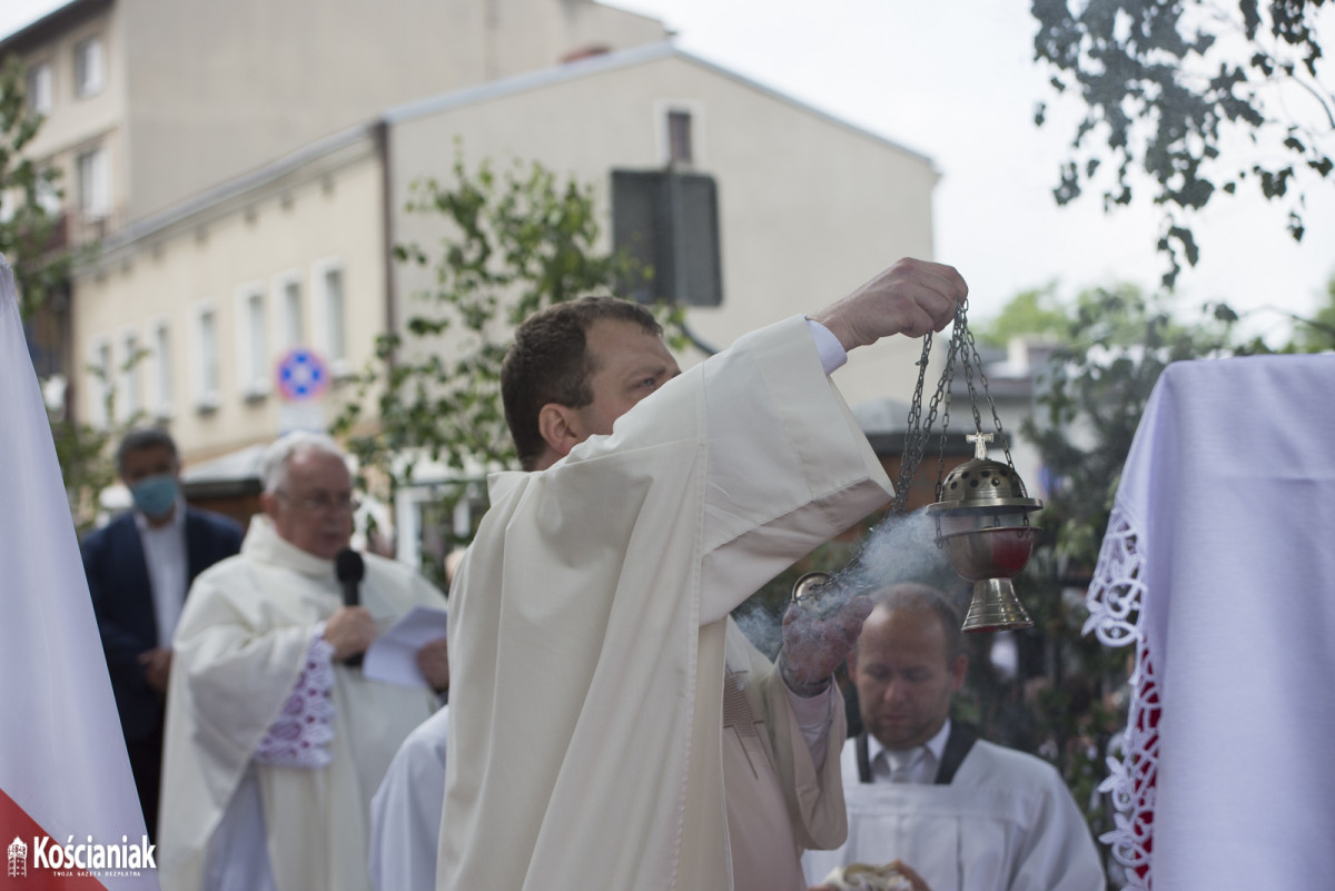 Procesja Bożego Ciała wokół kościoła Ducha Św. w Kościanie [ZDJĘCIA]