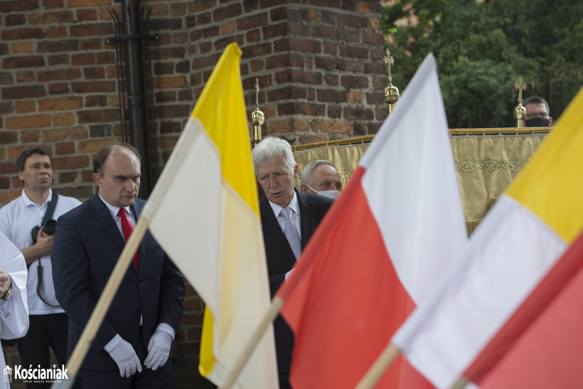 Procesja Bożego Ciała wokół kościoła Ducha Św. w Kościanie [ZDJĘCIA]