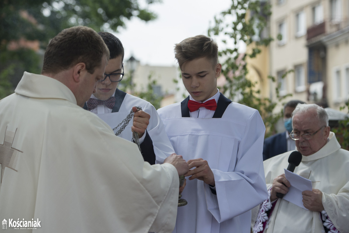 Procesja Bożego Ciała wokół kościoła Ducha Św. w Kościanie [ZDJĘCIA]