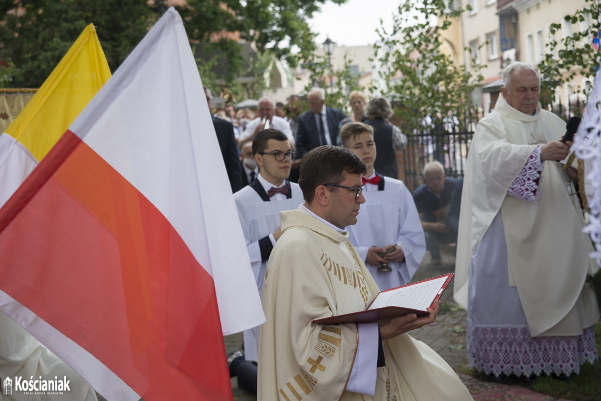 Procesja Bożego Ciała wokół kościoła Ducha Św. w Kościanie [ZDJĘCIA]