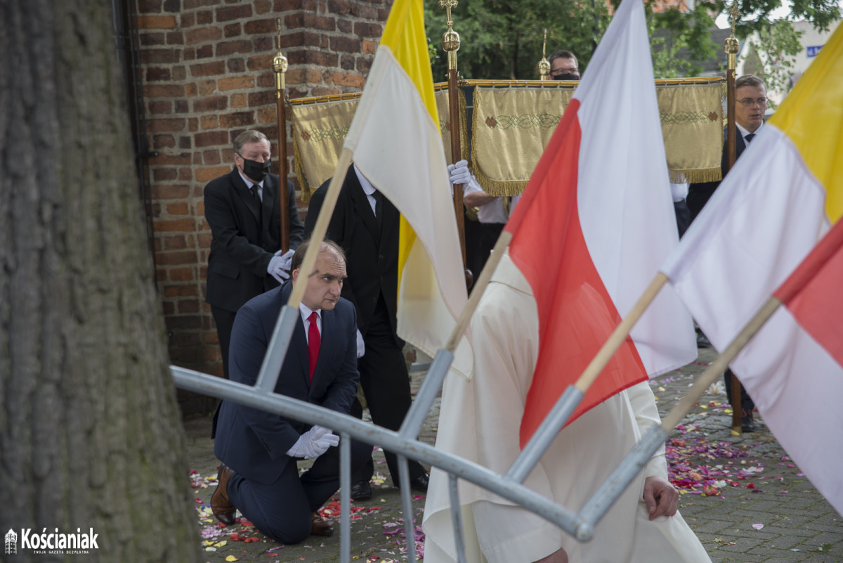 Procesja Bożego Ciała wokół kościoła Ducha Św. w Kościanie [ZDJĘCIA]
