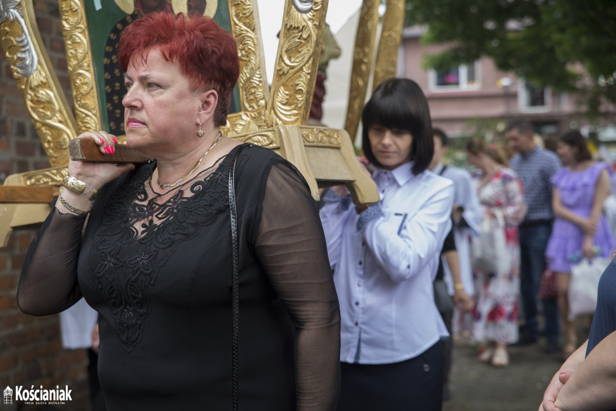 Procesja Bożego Ciała wokół kościoła Ducha Św. w Kościanie [ZDJĘCIA]