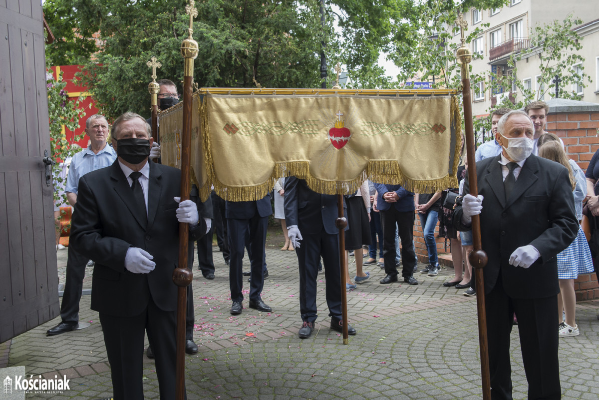 Procesja Bożego Ciała wokół kościoła Ducha Św. w Kościanie [ZDJĘCIA]